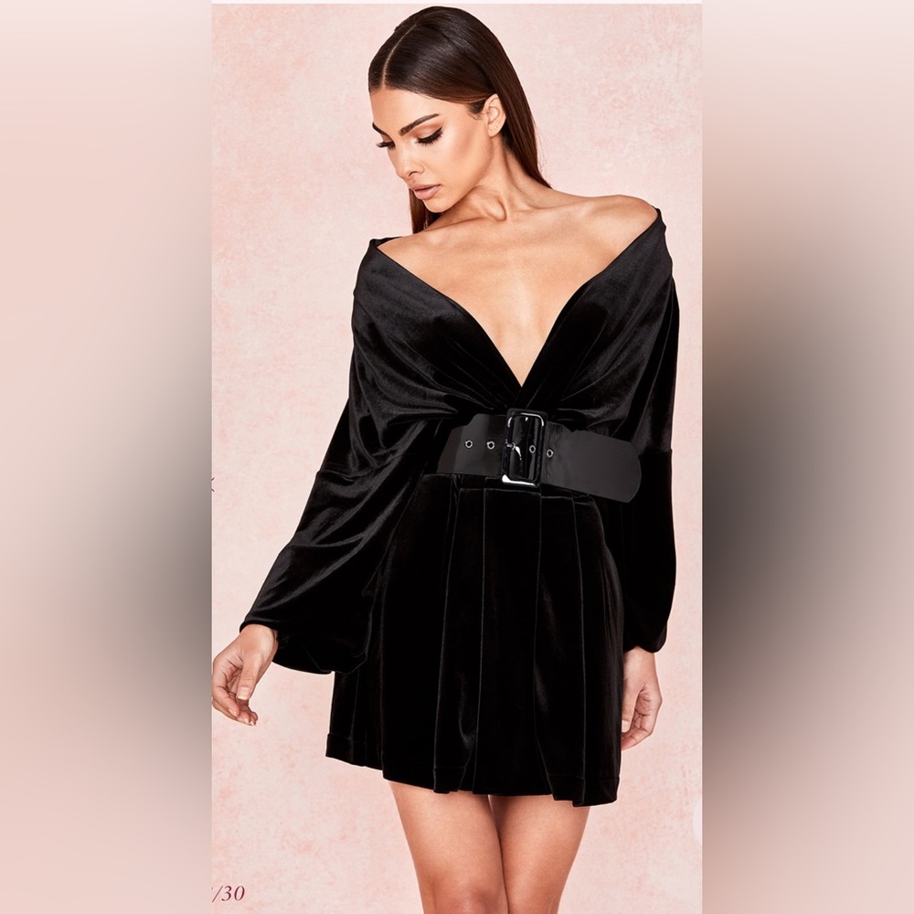 HOUSE OF CB AMBER
Black Velvet Off Shoulder Dress - Picture 11 of 17